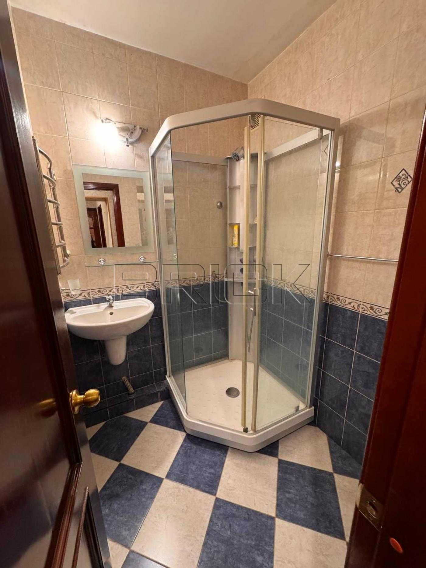 Продаж 2-к квартири / вул. Суворова 11 / 135 000 USD / 62м2