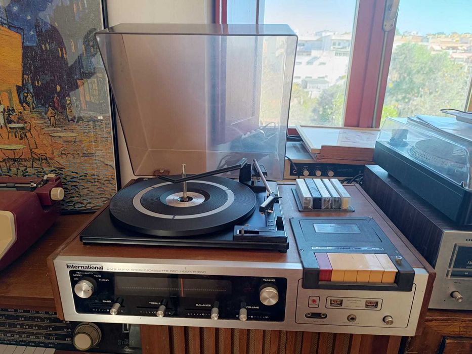 Giradiscos vintage, marca International, totalmente revisto