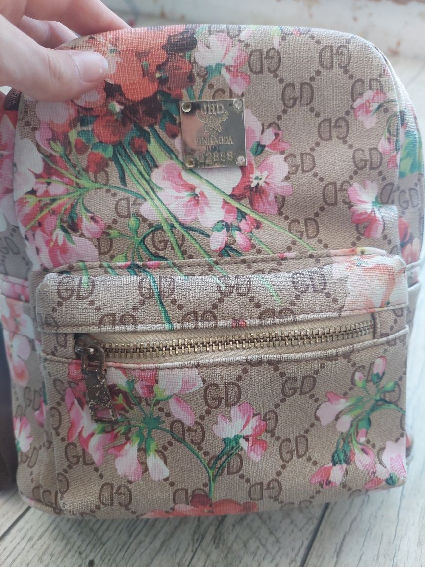Рюкзак городской с цветочным принтом женский