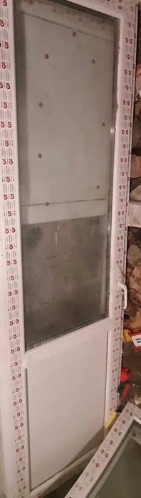 Балконний блок  -двері та  голухе  вікно