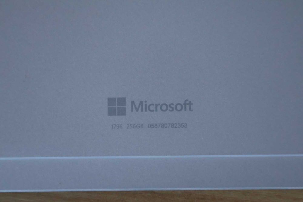 Планшет Microsoft Surface Pro 5 12.3" 1796 /I5 2.30GHz/8Gb/256Gb SSD