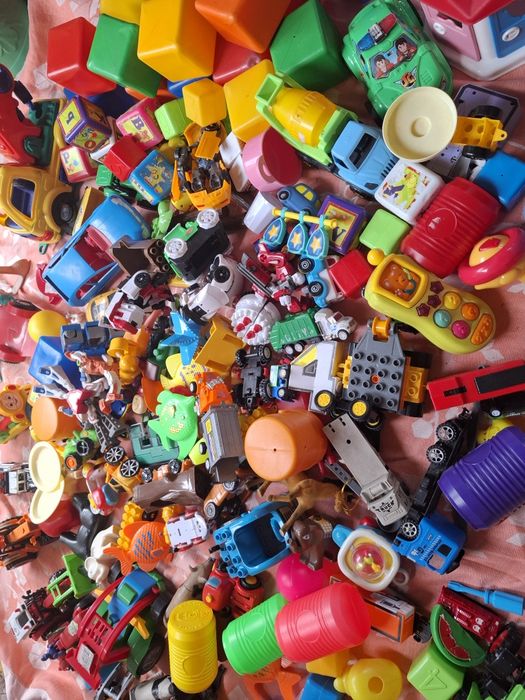 Іграшки все разом