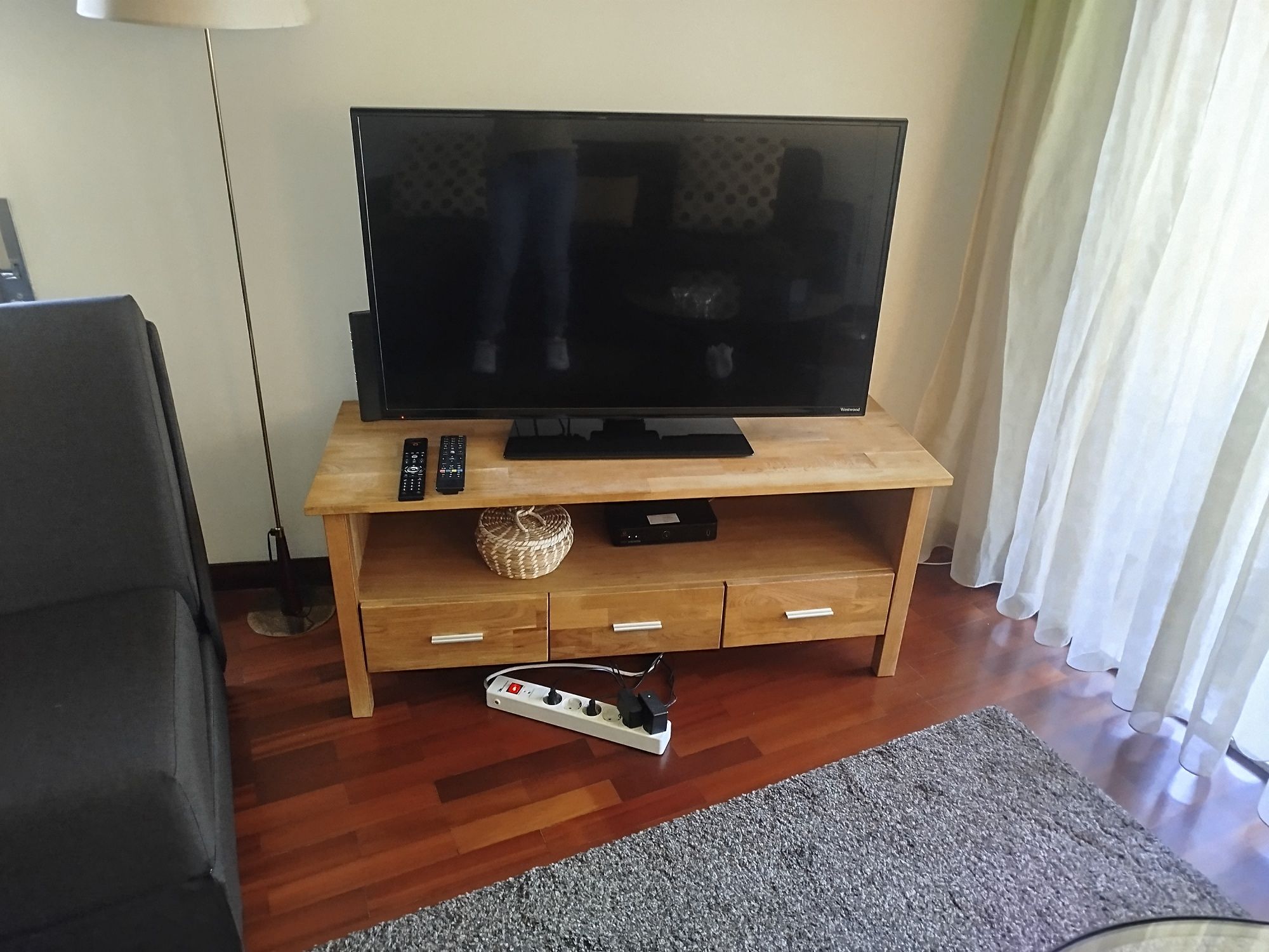 Sofá chaise longe , cadeirão apoio e movel tv