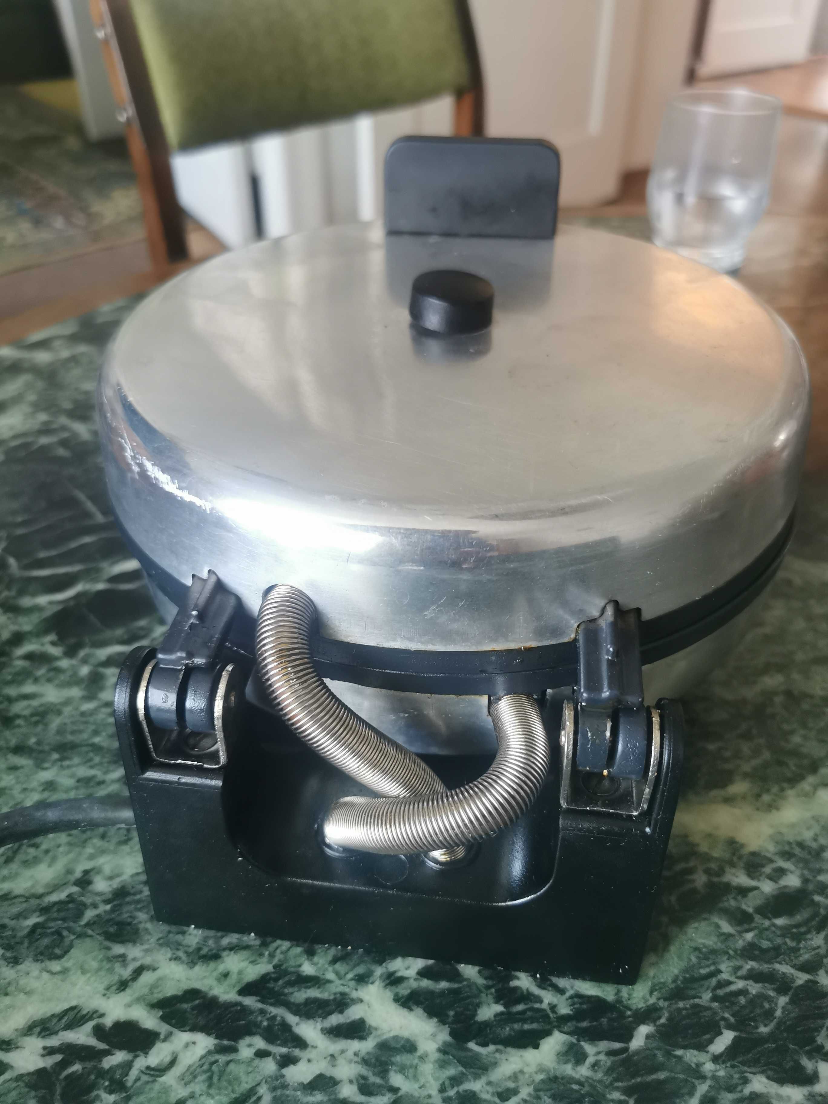 Gofrownica  serca DDR PRL w pełni sprawna model WE2 moc 1000 W