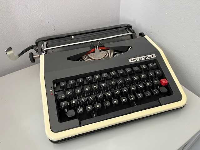 Máquina de escrever c/ mala