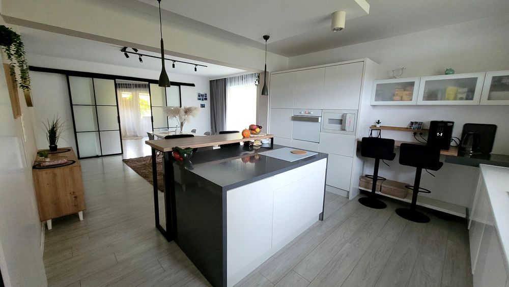 Duży dom w Smugach pod lasem