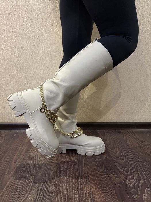 Сапоги бежевые с цепком