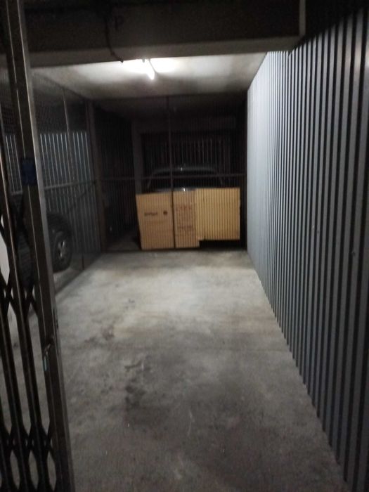 Aluga se garagem fechada