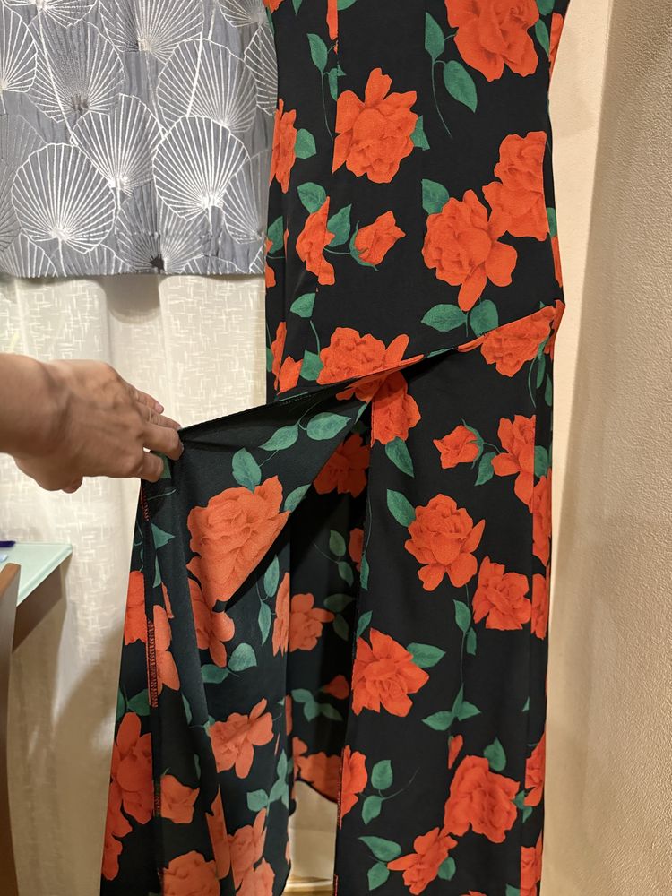 Платье ASOS с разрезом в цветочный принт