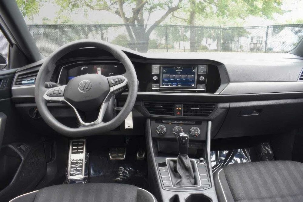 Volkswagen Jetta Sport      2023