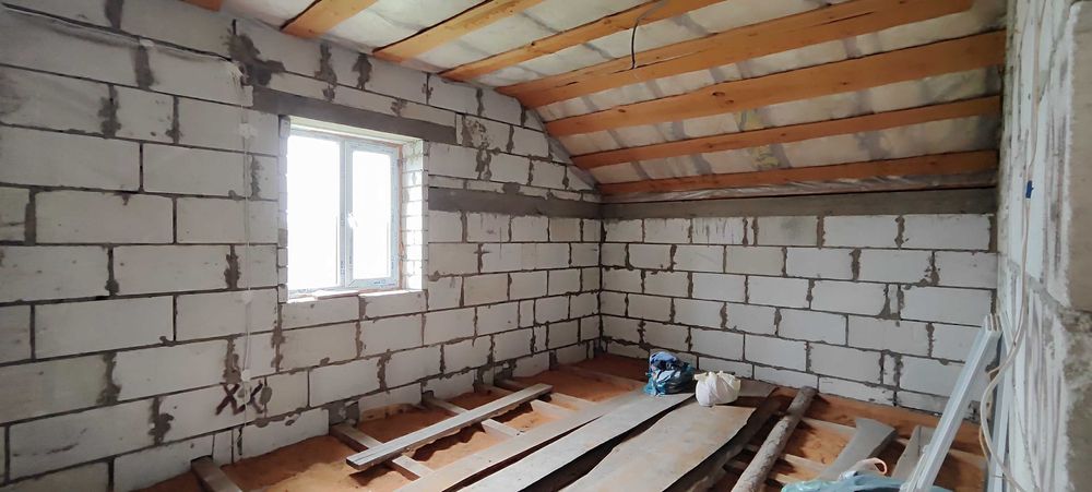 Новий двоповерховий цегляний будинок.4 кімнати.Гараж.10 соток землі