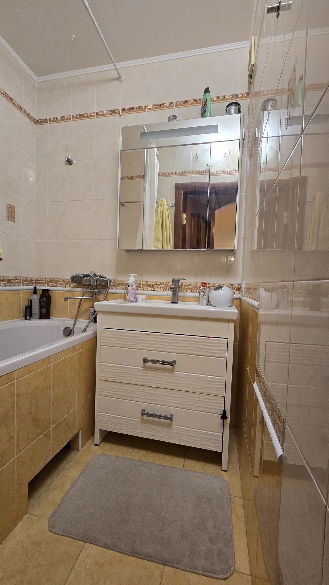 Продаж 3 кімнатна  квартира Проспект Центральний,  закритий двір