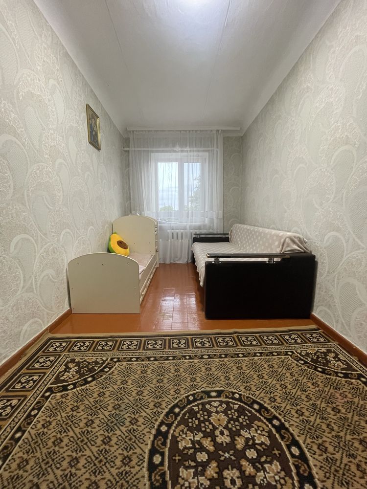 Продам 2-х кімнатну квартиру в центрі
