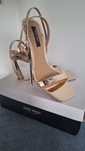 Złote sandałki na obcasie Nine West 39