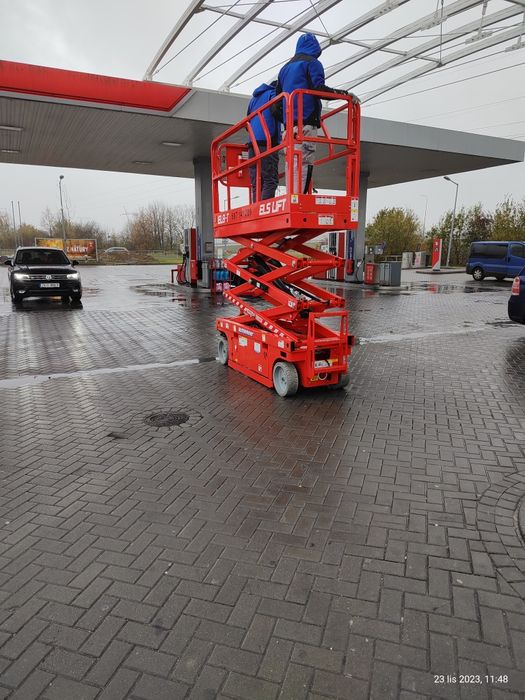 Wynajem podnośnika nożycowego