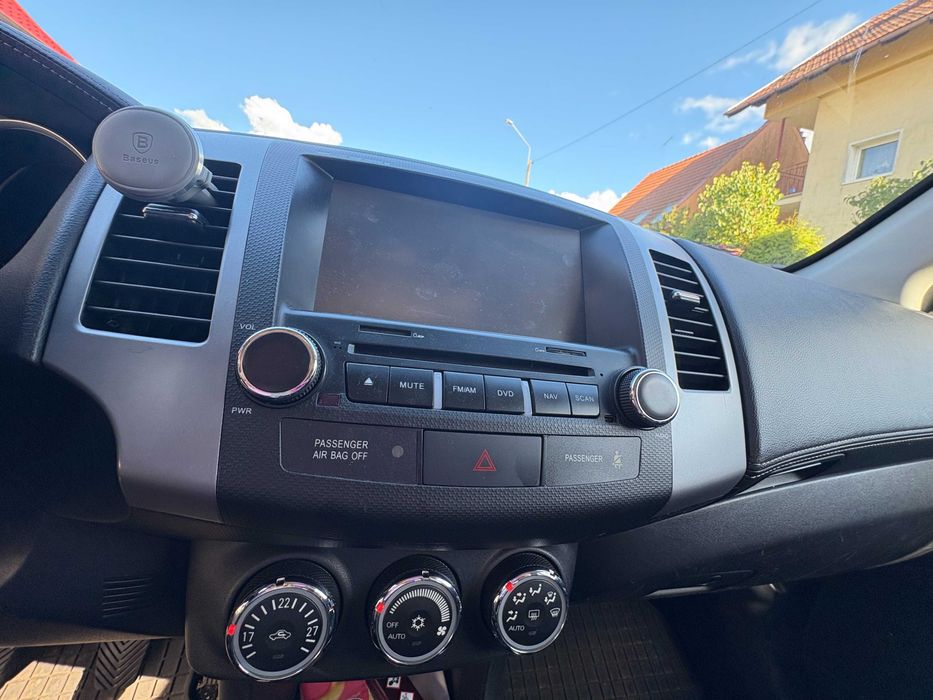 MITSUBISHI Outlander 2011