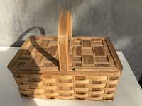Cesto de piquenique, artesanal vintage, em folheado de madeira.