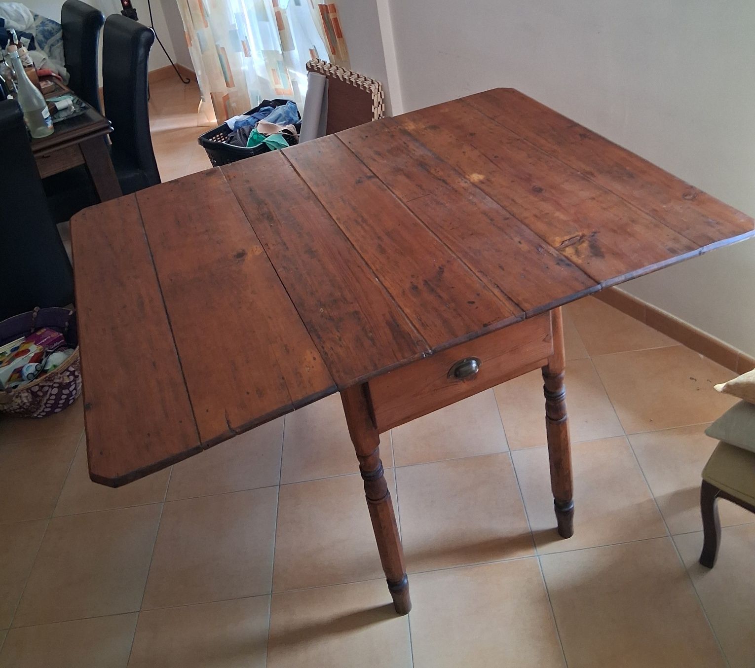 Mesa de abas antiga restaurada