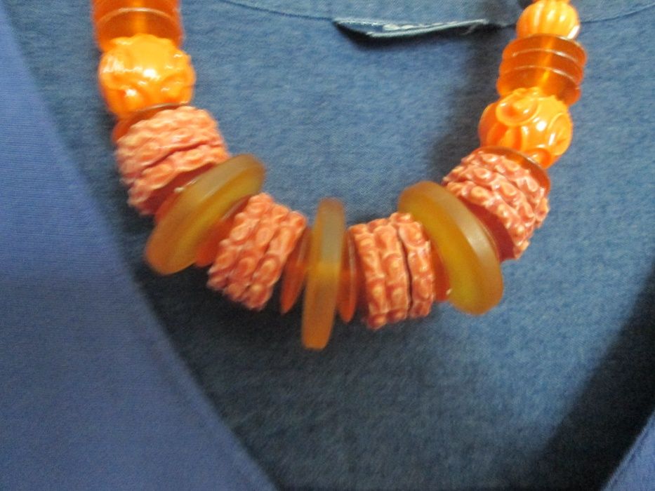 Vários colares como novos