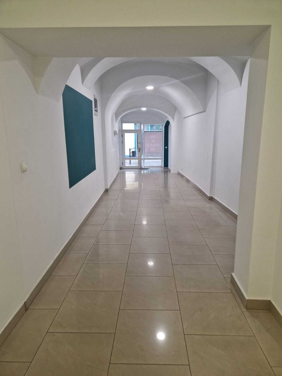 Lokal handlowo-usługowy 75 m² – Głuchołazy, dobra lokalizacja, parking