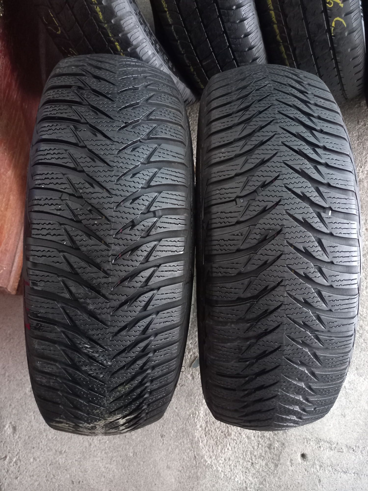 2 Pneus 195/60R16 C Goodyear