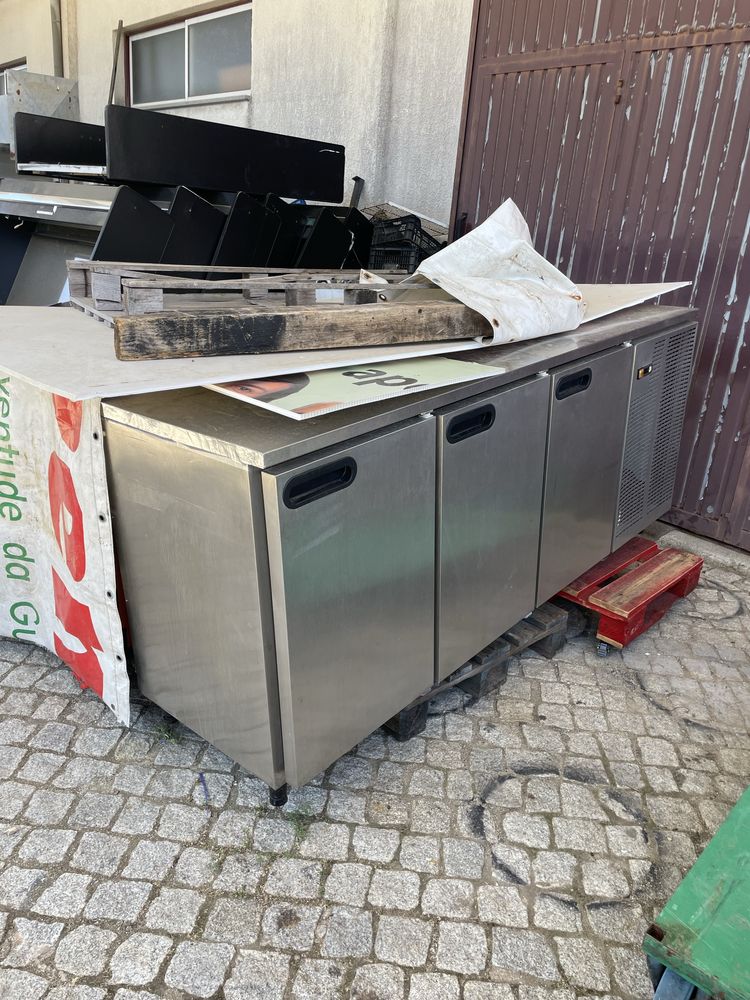 Bancada refrigerada de 3 portas - Pouca utilização