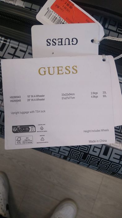 Guess Walizka Stroma 28 In 4 Wheeler Logowana Premium