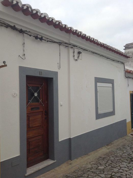 T2 dentro das muralhas às Portas de Avis