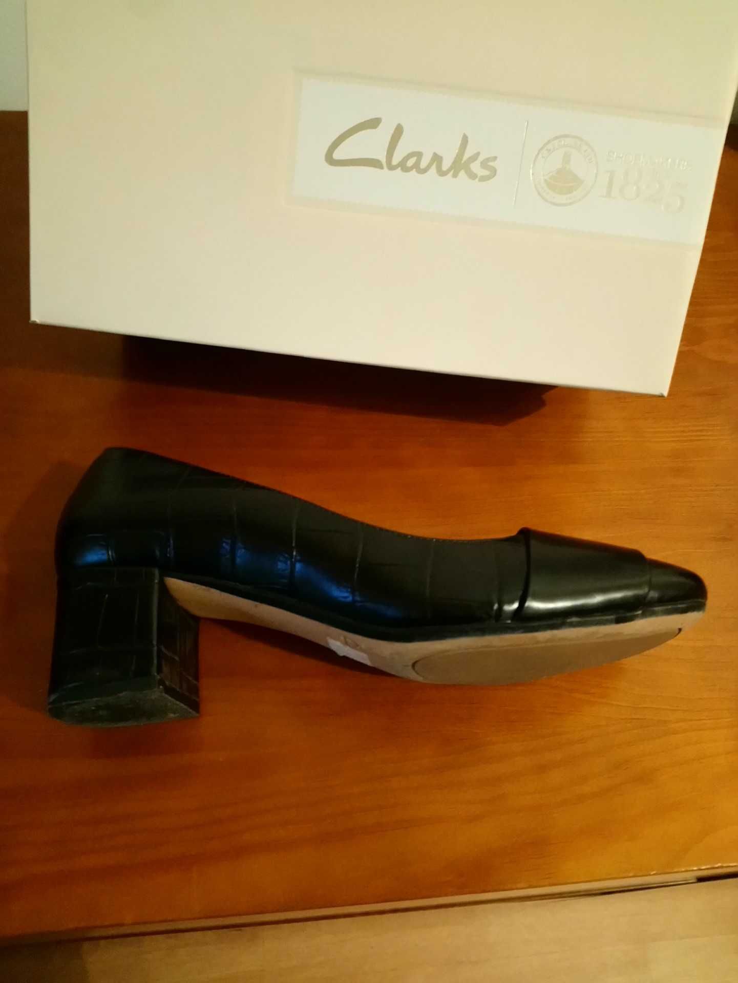Sapatos em pele da marca Clarks