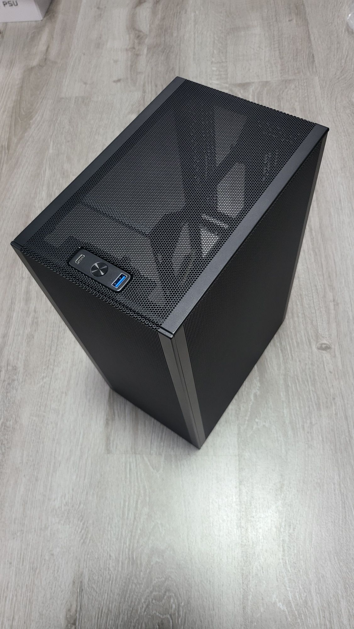 Корпус  Ssupd meshlicious Mini itx