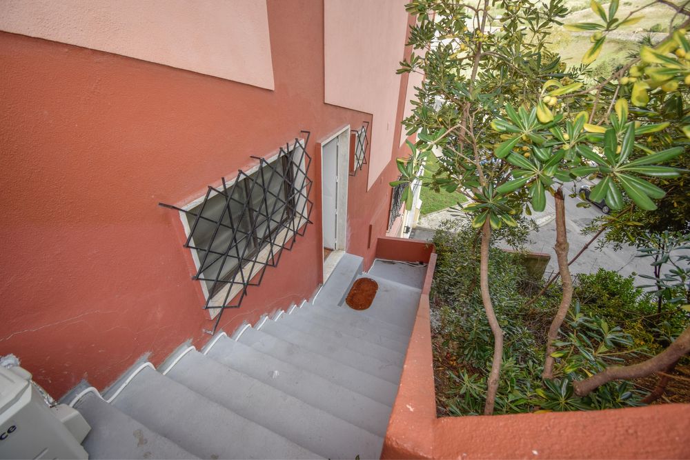 T3 Remodelado e mobilado - Atelier convertido em habitação