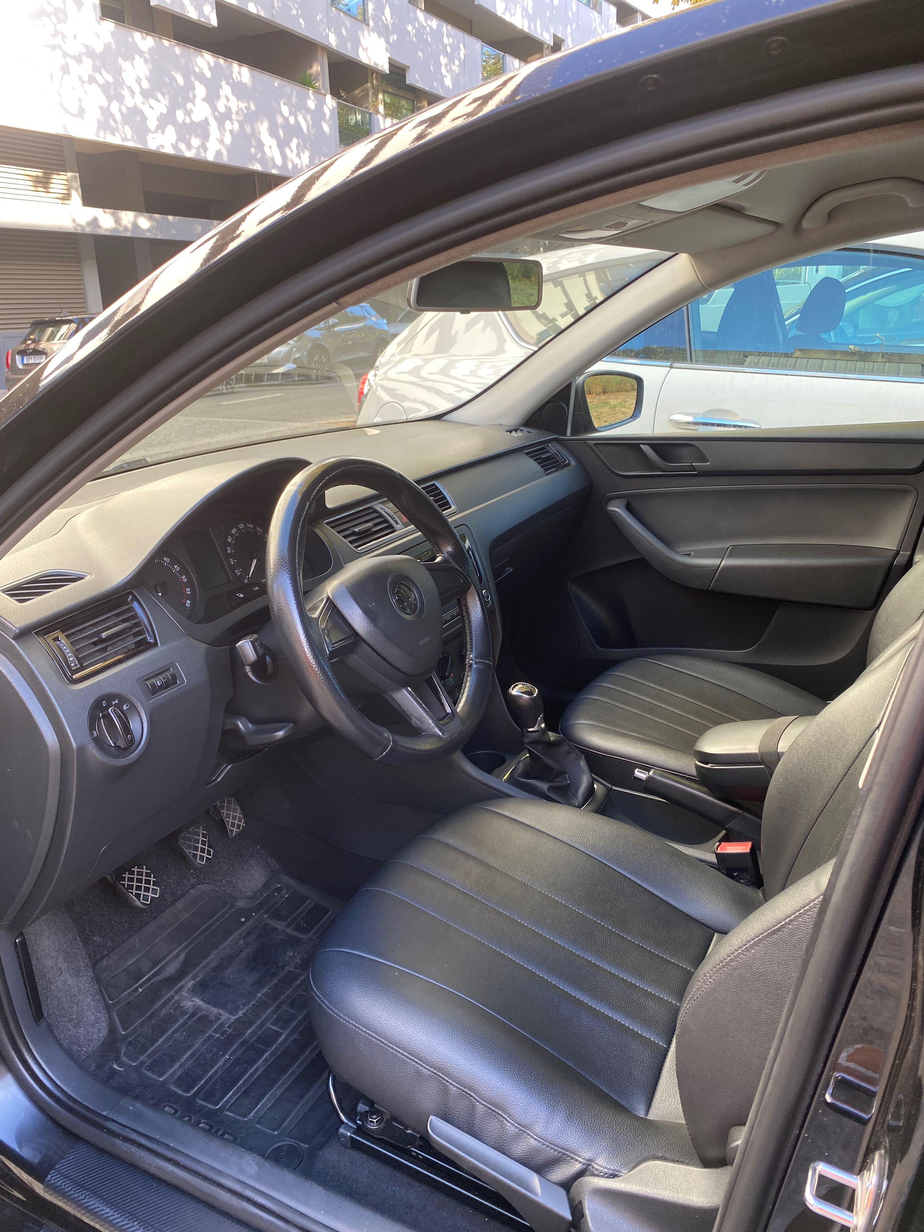 Skoda Rapid impecável