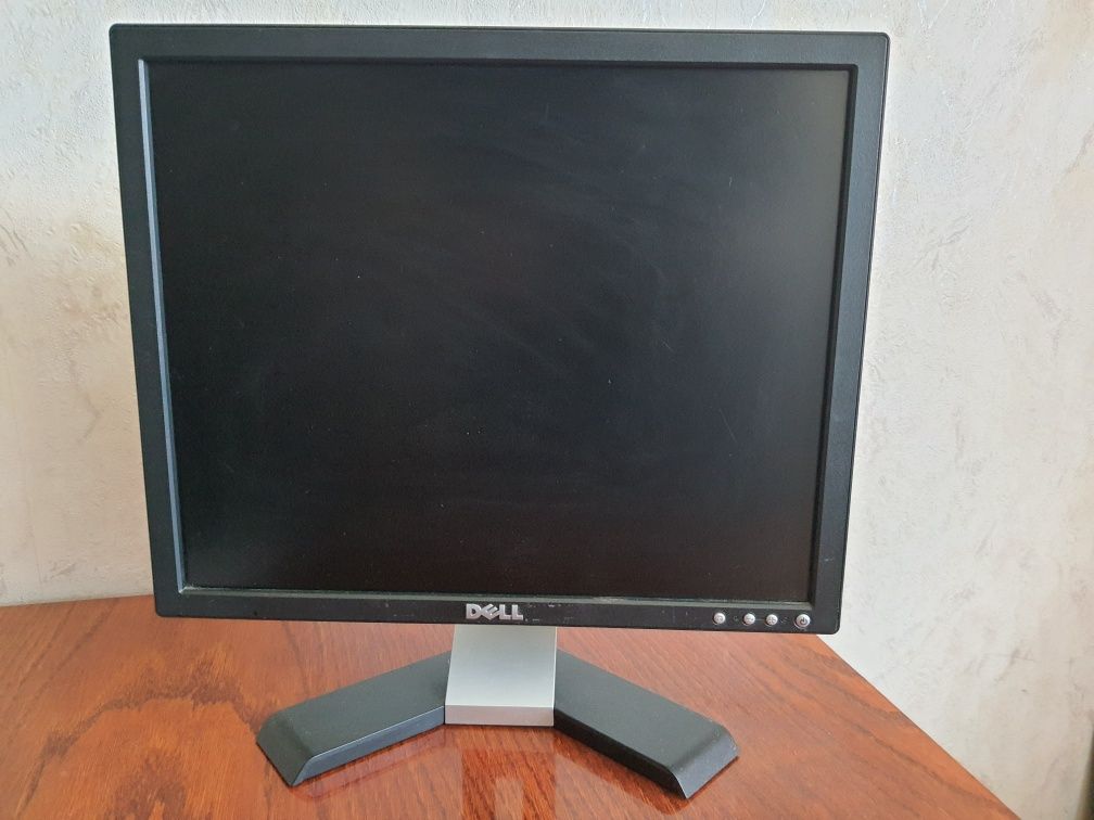 Монитор Dell E178FPc- 499грн