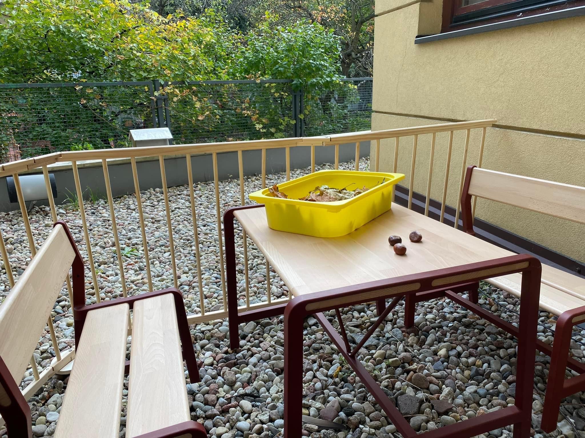 Ławeczki  i stolik dla dzieci Ikea