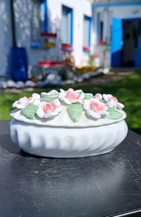 Porcelanowa szkatułka