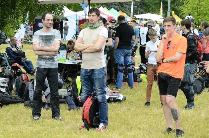 Моноколесо Inmotion v10 продам