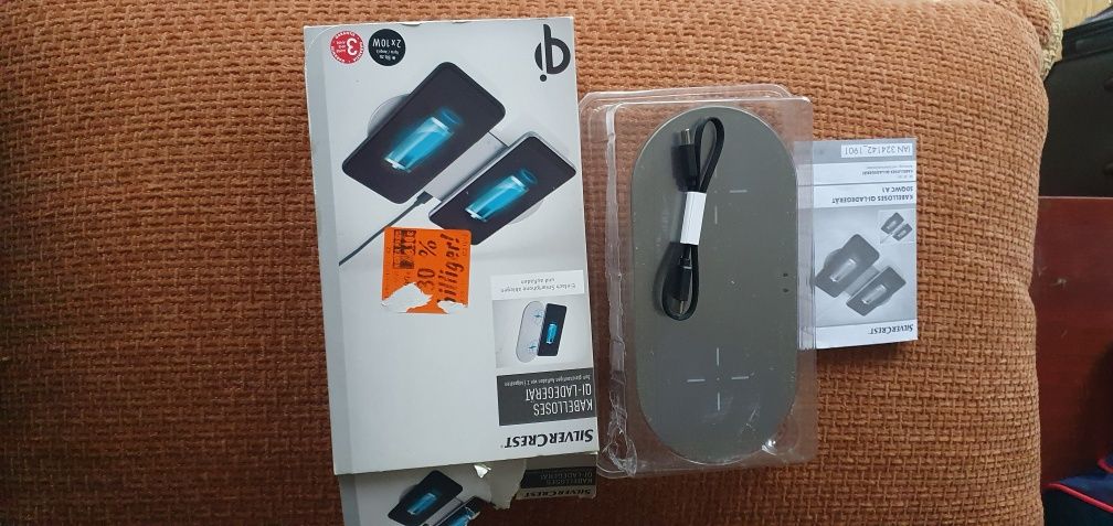 Ładowarka indukcyjna na dwa telefony płaska i wygodna bez wad plus kab