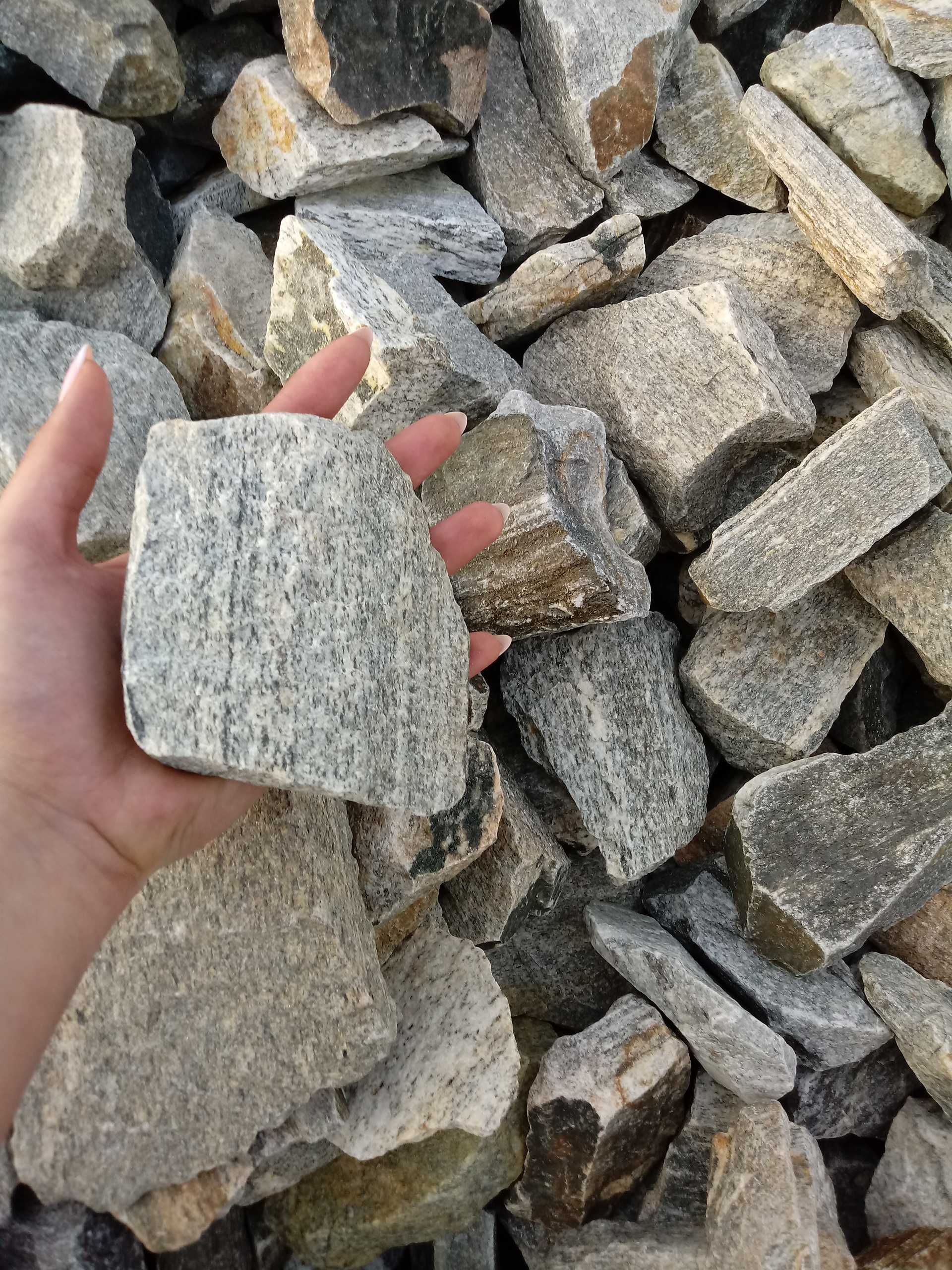 GŁAZY, SZPILKI, PŁYTY i kamienie ozdobne ogrodowe, Gnejs Kora Kamienna
