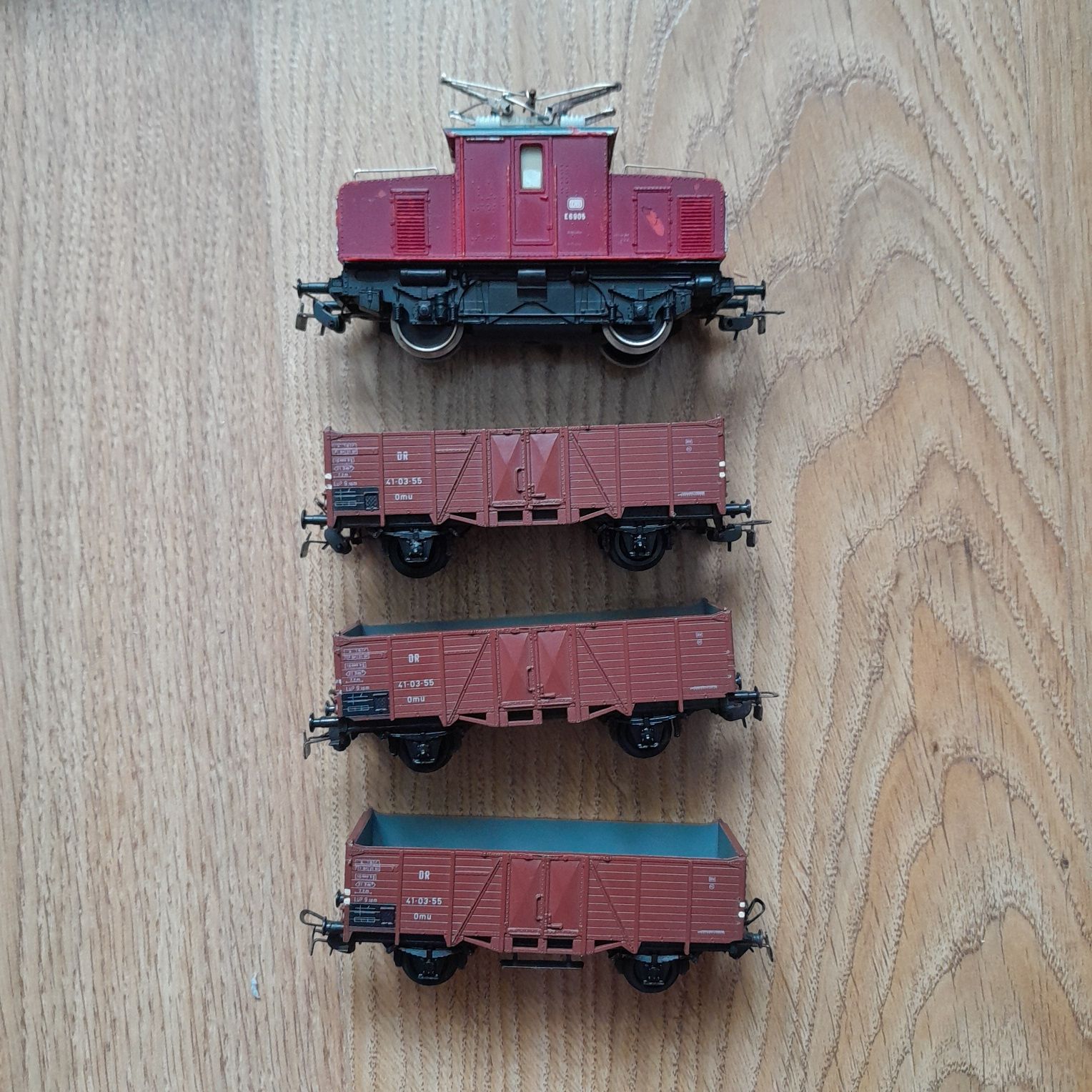Kolejka elektryczna, lokomotywa, PIKO, skala H0, E69
