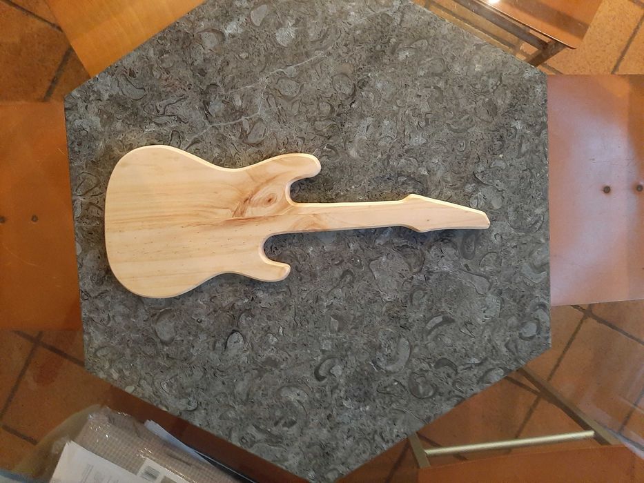 Tábua de servir - formato guitarra