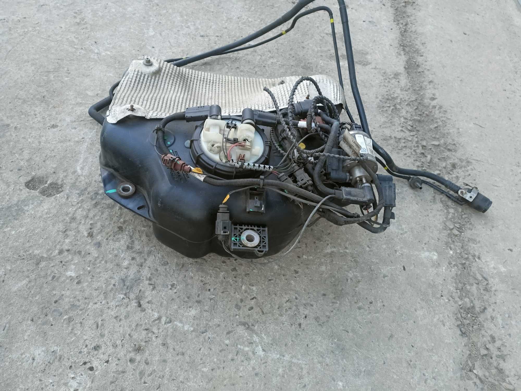 AUDI Q5 8R Бак Насос 8K0131899G Помпа ADBLUE 8R0131877 В зборі