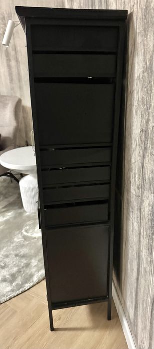 Komoda na nóżkach w stylu industrialnym - Art Factory