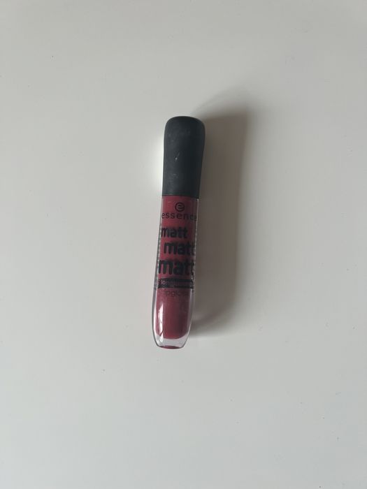 essence matt lipgloss pomadka