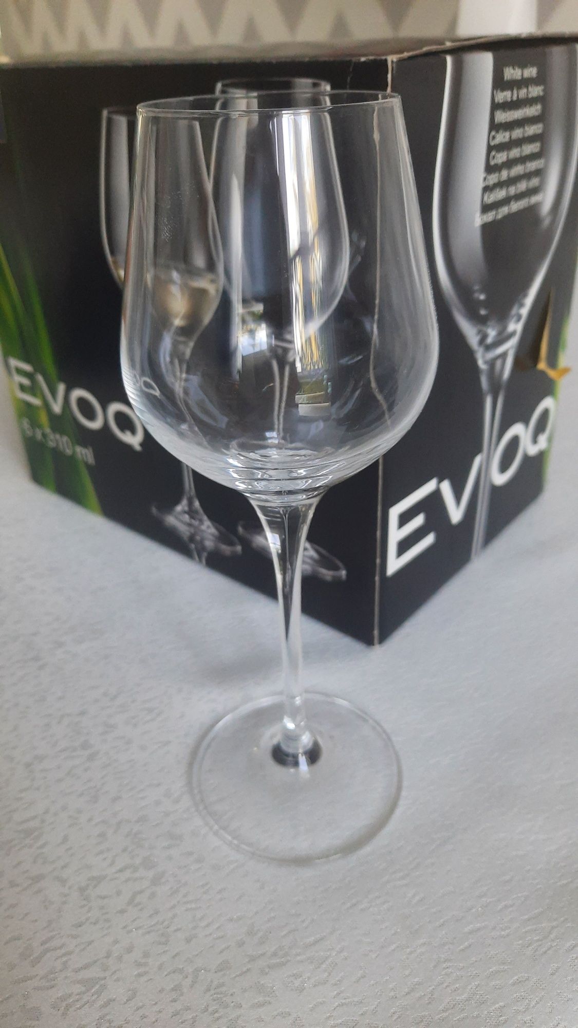 Nowe kieliszki do wina 6 sztuk 310ml w oryginalnym pudelku
