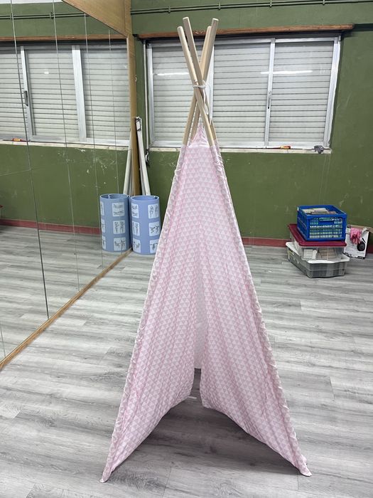 Tenda para quarto de menina
