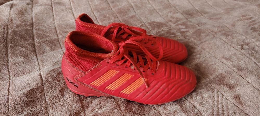 Buty piłkarskie Adidas Predator 34 korki