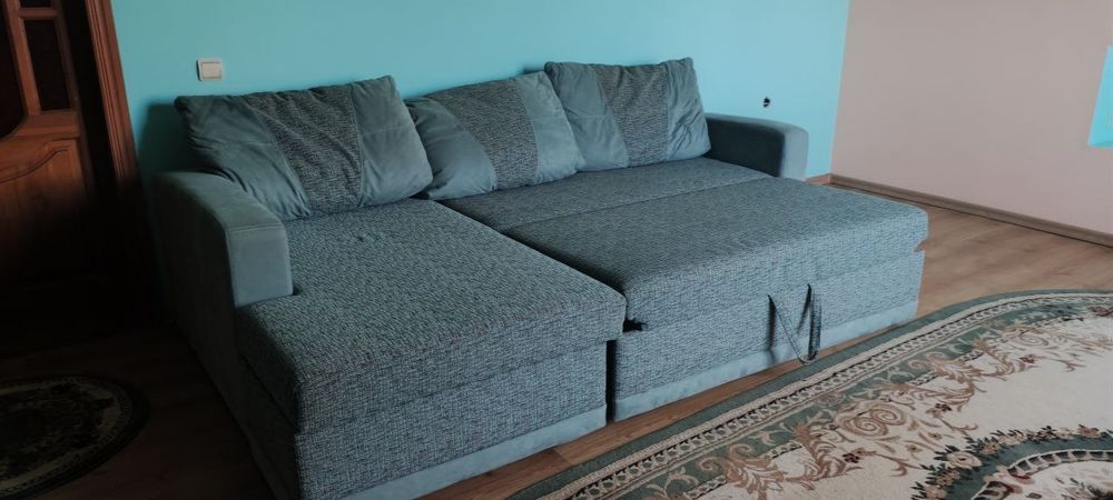 Стильний універсальний диван.