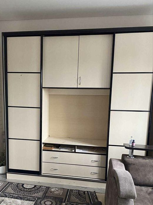 Продам шафу купе з нішею під телевізор