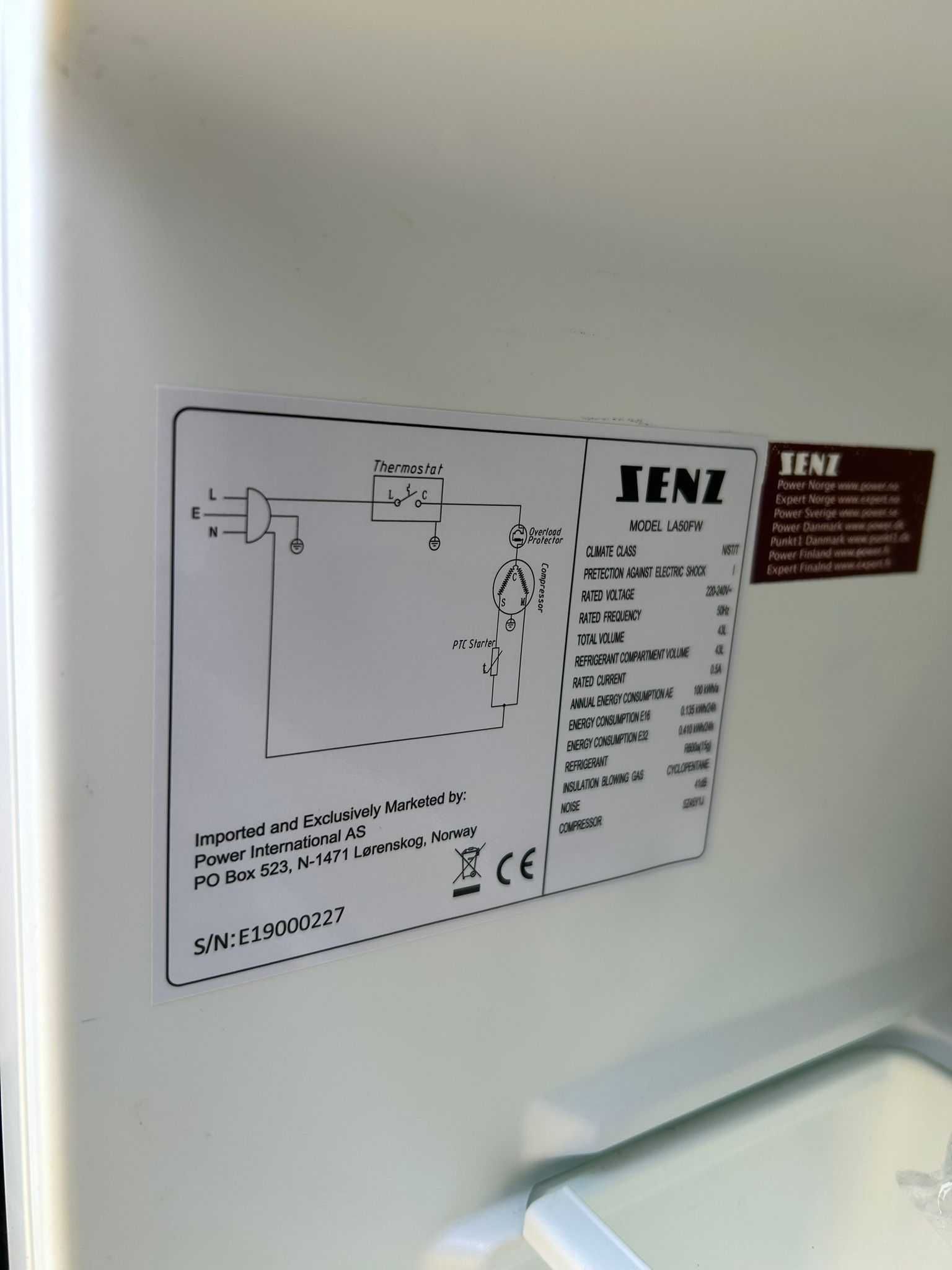 Sprzedam mała lodówkę Firmy Senz