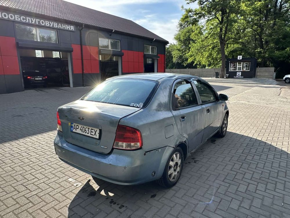 Chevrolet Aveo на ходу газ